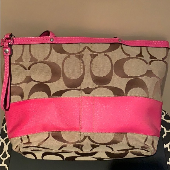 Coach handbag with pink details - Picture 2 of 10